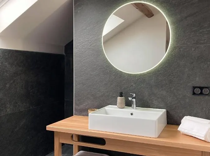 Domaine Jacqueline Pere & Filles אקס-לה-באינס